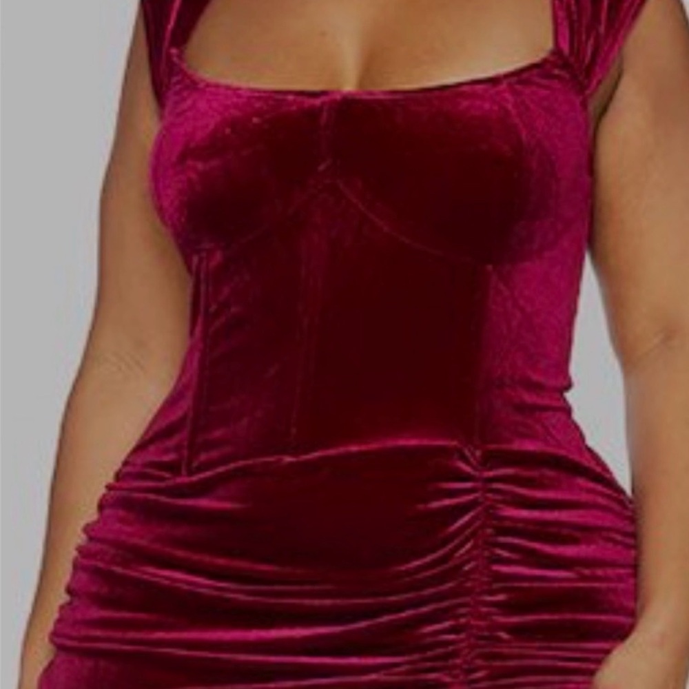 PrettyLittleThing Burgundy Velvet Asymmetrical Dress - XL
